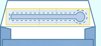 封筒のミシン目とシールを合わせる